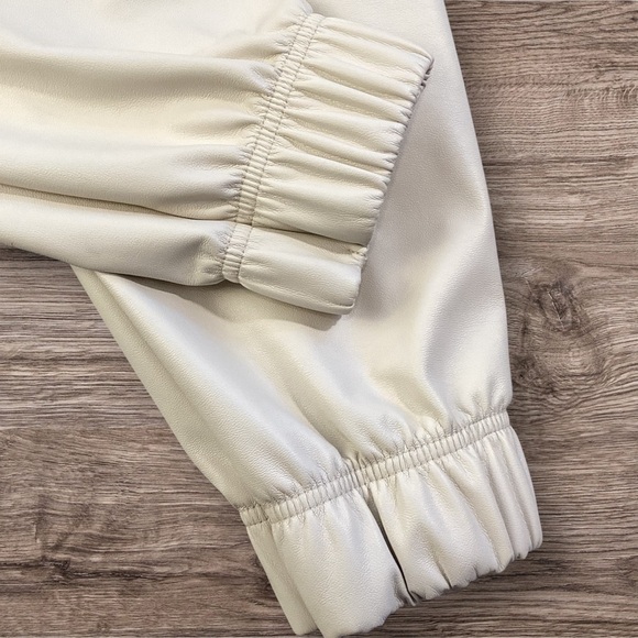 Calia Ath-Leather Faux Leather Ivory High Rise Joggers Size Medium with Pockets - Picture 8 of 10